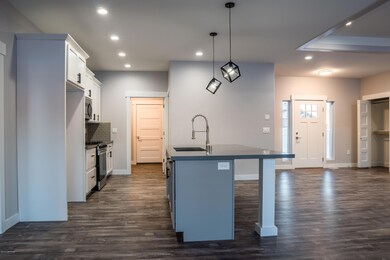 Dining to kitchen