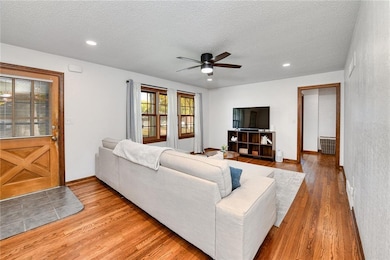 806 N Mohawk Ave, Independence, MO 64056 - photo 4