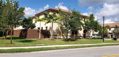 12300 S Village Cir unit 12300, Davie, FL 33325 - photo 2