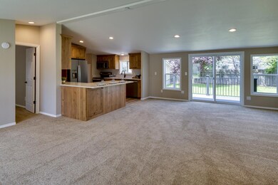 1809 NW Fir Ave, Redmond, OR 97756 - photo 4