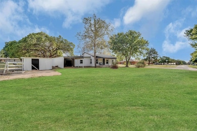 401 W 1st St, Erick, OK 73645 - photo 5