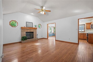 1124 N Ponca Dr, Independence, MO 64056 - photo 6