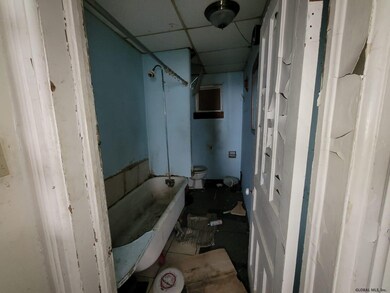 407 Mumford St, Schenectady, NY 12307 - photo 3