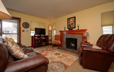 Living Room (2)