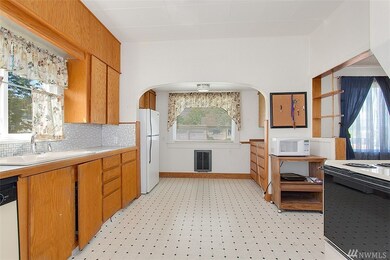 2002 Oakes Ave, Everett, WA 98201 - photo 3