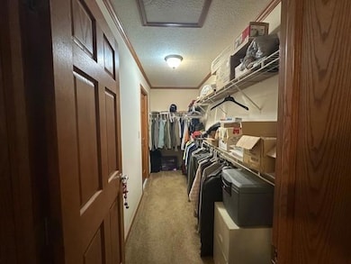 WALK IN CLOSET