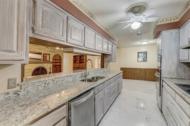 409 Twin Creek Dr, Hurst, TX 76053 - photo 5