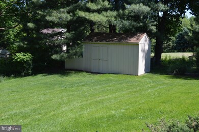 2942 Defford Rd, Norristown, PA 19403 - photo 4