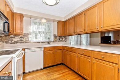 10713 Autumn Leaf Place, Germantown, MD 20876 - photo 6