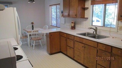 1020 Plumtree Ln, Grants Pass, OR 97526 - photo 5