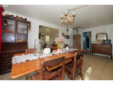 94425 Lovelake Rd, Junctioncity, OR 97448 - photo 6