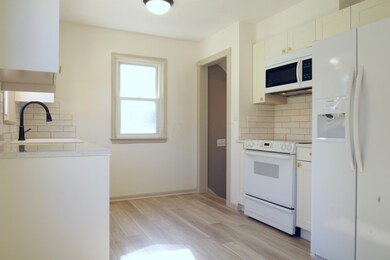 1460 Graf St - 8