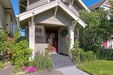 2203 Rockefeller Ave, Everett, WA 98201 - photo 2