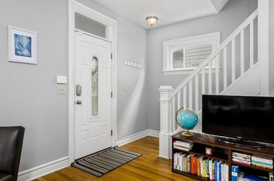 Entryway - 328 E Jenkins Ave