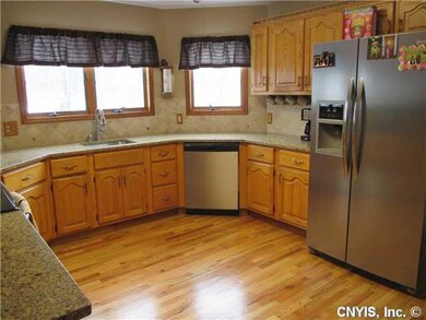 Kitchen. Tile Backsplash, Hardwood Flooring...Lots