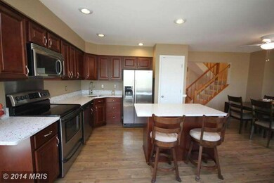 10619 Alison Dr, Burke, VA 22015 - photo 3