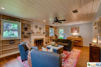 801 W San Antonio St, San Marcos, TX 78666 - photo 5