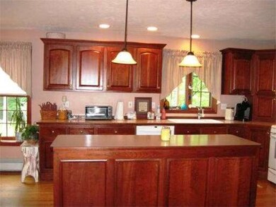 28 Gallair Cir, Holden, MA 01520 - photo 6