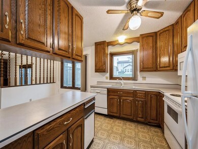 24 Clive Dr NW, Cedar Rapids, IA 52405 - photo 6