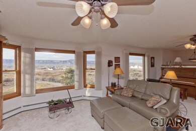 You will enjoy the spectacular views of the Colora