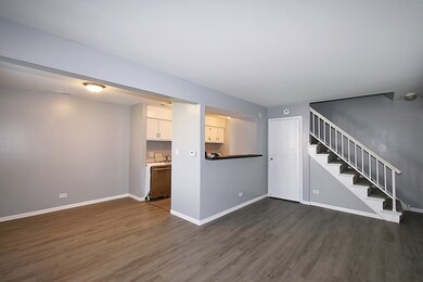 1387 S Glen Cir unit B, Aurora, IL 60506 - photo 4