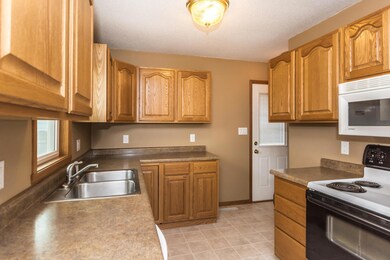 1415 11th Ave S, Grand Forks, ND 58201 - photo 3