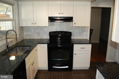 4919 Rockingham Ln, Bowie, MD 20715 - photo 7