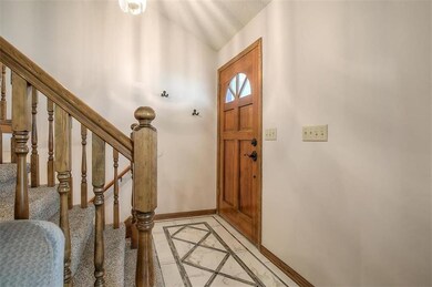 117 W Calico Dr, Raymore, MO 64083 - photo 2