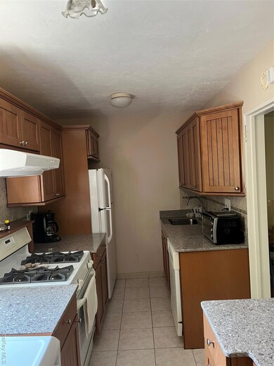 21-38 202nd St unit 2, Bayside, NY 11360 - photo 3