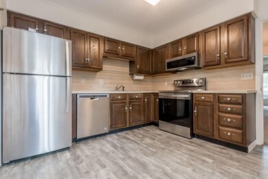 Eat-in kitchen