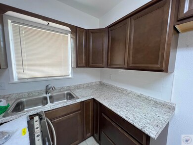 1214 Trinity St, Texarkana, TX 75503 - photo 3