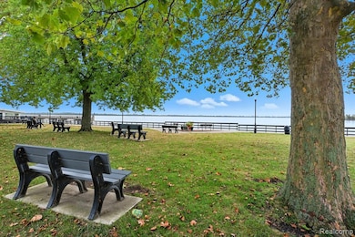 2842 Van Alstyne St unit 14, Wyandotte, MI 48192 - photo 6