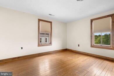334 W Queen St, Strasburg, VA 22657 - photo 6