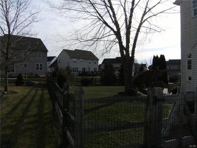 4556 Hoffman Dr, Whitehall, PA 18052 - photo 4