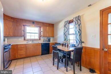 1505 Oak St, Coatesville, PA 19320 - photo 7