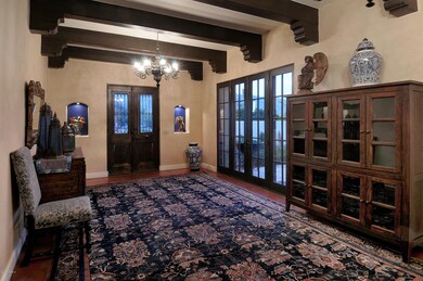 FOYER ENTRY