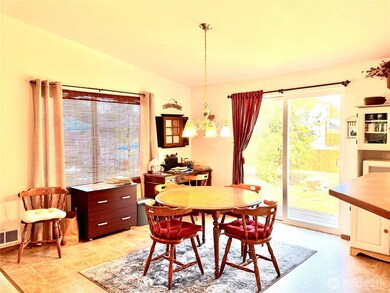 1258 SW Sylvenus St, Chehalis, WA 98532 - photo 7