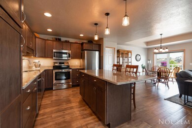 3707 Calgary Ct-12