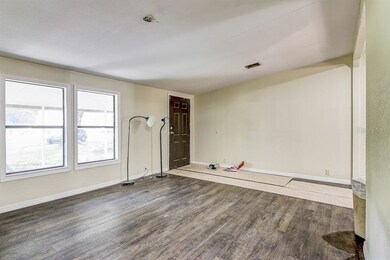BRAND NEW FLOORING THROUGHOUT!!!