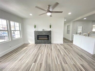 7729 Buena Vista St, Houston, TX 77087 - photo 3