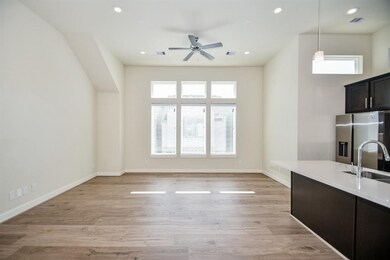 135 Knights Bridge Park Ln, Houston, TX 77018 - photo 5