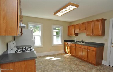 18 Fetherman St, Stroudsburg, PA 18360 - photo 2