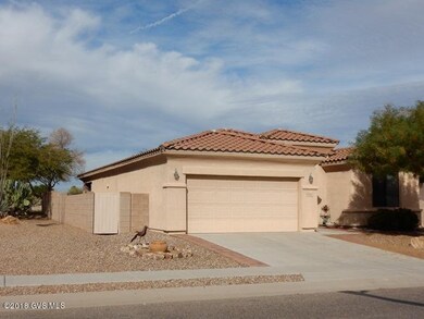 Great corner lot bordering common area