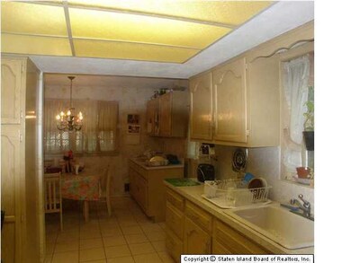 7 Thurston St, Staten Island, NY 10314 - photo 5