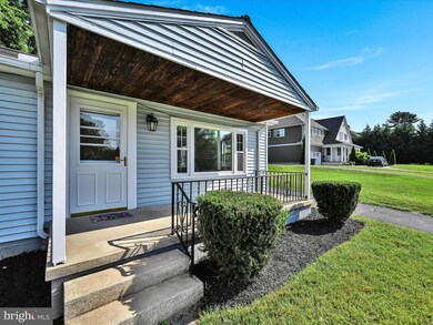 181 W Charlotte St, Millersville, PA 17551 - photo 4