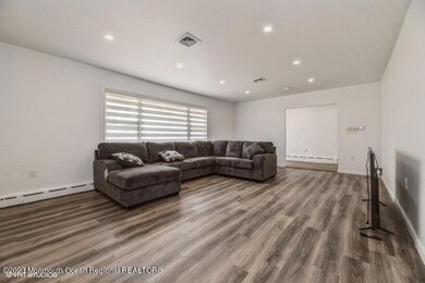 09_55LocustAve_2009_LowRes