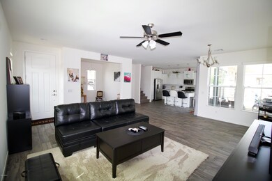 Large Great Room with Dining Area