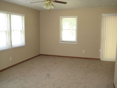 2007 W 69th St, Davenport, IA 52806 - photo 2