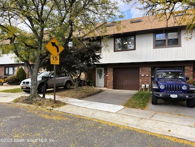 280 Rolling Hill Green, Staten Island, NY 10312 - photo 2