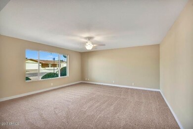 5 Front Living Room (800x534)